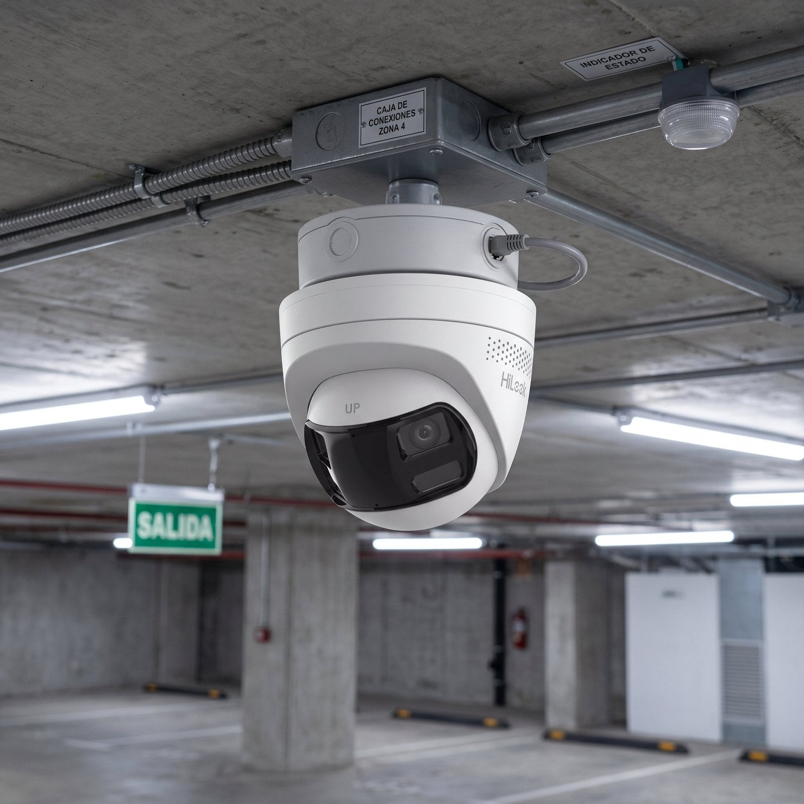 Cámara panorámica 180° HiLook IPC-T260HAD instalada en estacionamiento CDMX